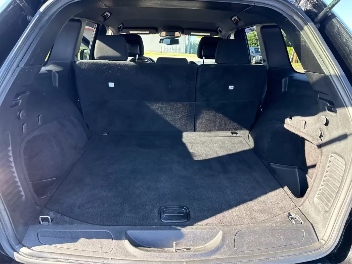 2015 Jeep Grand Cherokee Laredo (1C4RJFAG0FC) with an 3.6L V-6 DOHC engine, located at 8750 N County Rd 25A, Piqua, OH, 45356, (937) 908-9800, 40.164391, -84.232513 - **Get Ready for Adventure with the 2015 Jeep Grand Cherokee Laredo at Advantage Car and Credit Piqua, OH!**<br /> <br /> Are you looking for the perfect vehicle to accommodate your adventurous lifestyle or growing family? Look no further than this stunning 2015 Jeep Grand Cherokee Laredo, available - Photo#12