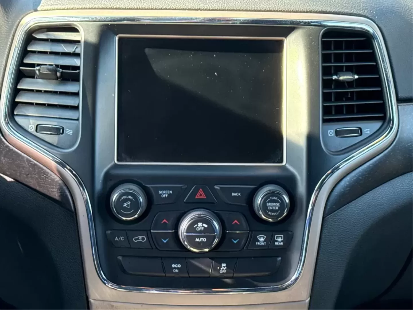 2015 Jeep Grand Cherokee Laredo (1C4RJFAG0FC) with an 3.6L V-6 DOHC engine, located at 8750 N County Rd 25A, Piqua, OH, 45356, (937) 908-9800, 40.164391, -84.232513 - **Get Ready for Adventure with the 2015 Jeep Grand Cherokee Laredo at Advantage Car and Credit Piqua, OH!**<br /> <br /> Are you looking for the perfect vehicle to accommodate your adventurous lifestyle or growing family? Look no further than this stunning 2015 Jeep Grand Cherokee Laredo, available - Photo#13