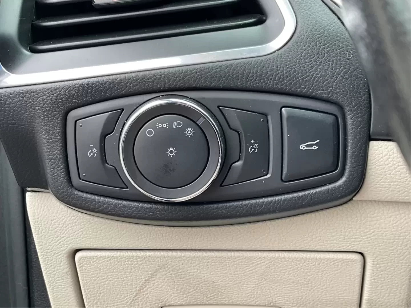 2015 Ford Edge Titanium (2FMTK3K94FB) with an Other engine, located at 401 Woodman Dr, Riverside, OH, 45431, (937) 908-9800, 39.760899, -84.123421 - Step into a world of adventure and comfort with the 2015 Ford Edge Titanium, an SUV designed for those who seek a perfect blend of style and functionality. Whether you are a growing family looking for spaciousness, a commuter needing reliability, or a weekend warrior ready for your next escape, this - Photo#17