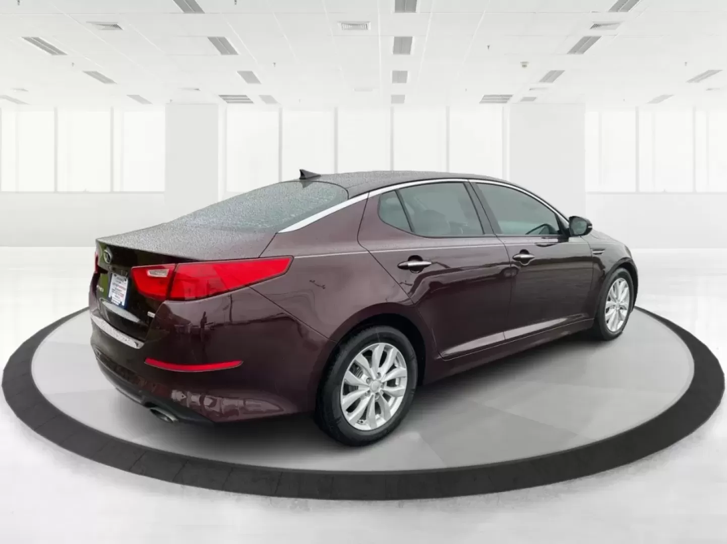 2015 Kia Optima LX (5XXGM4A72FG) with an Theta II 2.4L I-4 gasoline direct injection engine, located at 1951 S Dayton Lakeview Rd., New Carlisle, OH, 45344, (937) 908-9800, 39.890999, -84.050255 - **Discover the Perfect Blend of Comfort and Reliability with This 2015 Kia Optima LX Ideal for Your Daily Commute or Family Road Trips!**<br /> <br /> Are you ready to elevate your driving experience? The 2015 Kia Optima LX, available at Advantage Car and Credit in Fairborn, OH, is the answer to yo - Photo#4