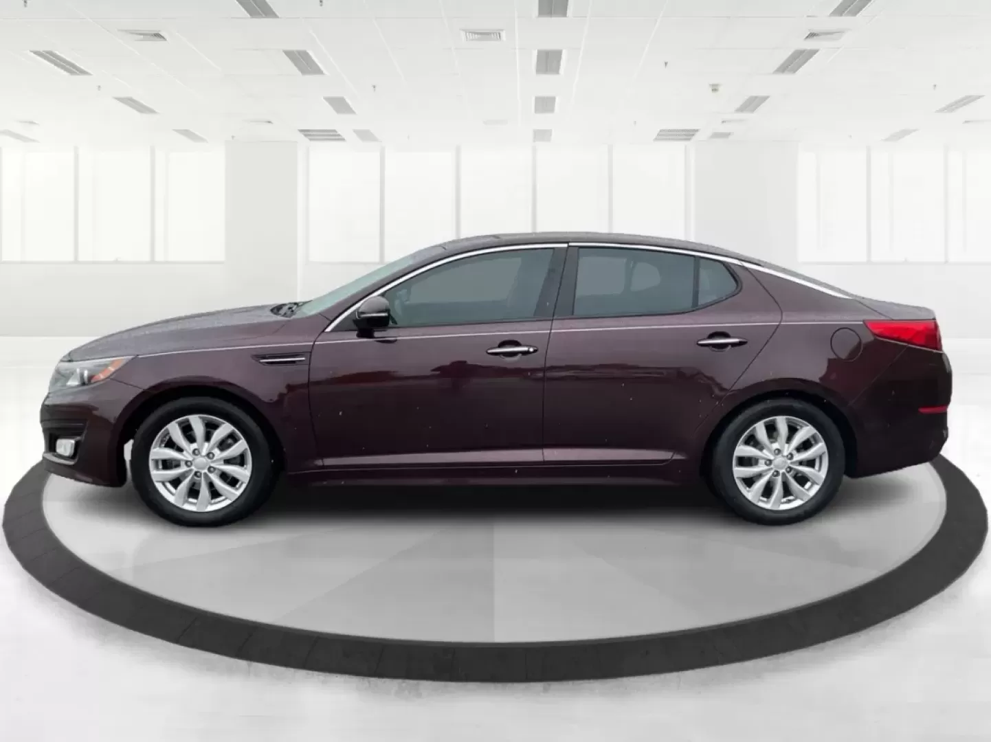 2015 Kia Optima LX (5XXGM4A72FG) with an Theta II 2.4L I-4 gasoline direct injection engine, located at 1951 S Dayton Lakeview Rd., New Carlisle, OH, 45344, (937) 908-9800, 39.890999, -84.050255 - **Discover the Perfect Blend of Comfort and Reliability with This 2015 Kia Optima LX Ideal for Your Daily Commute or Family Road Trips!**<br /> <br /> Are you ready to elevate your driving experience? The 2015 Kia Optima LX, available at Advantage Car and Credit in Fairborn, OH, is the answer to yo - Photo#7