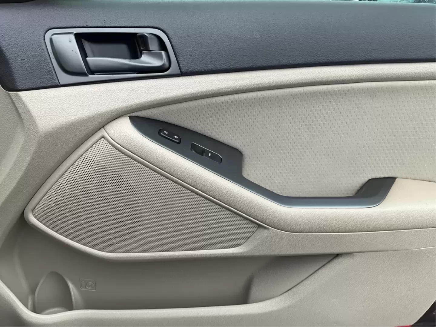 2015 Kia Optima LX (5XXGM4A72FG) with an Theta II 2.4L I-4 gasoline direct injection engine, located at 1951 S Dayton Lakeview Rd., New Carlisle, OH, 45344, (937) 908-9800, 39.890999, -84.050255 - **Discover the Perfect Blend of Comfort and Reliability with This 2015 Kia Optima LX Ideal for Your Daily Commute or Family Road Trips!**<br /> <br /> Are you ready to elevate your driving experience? The 2015 Kia Optima LX, available at Advantage Car and Credit in Fairborn, OH, is the answer to yo - Photo#19