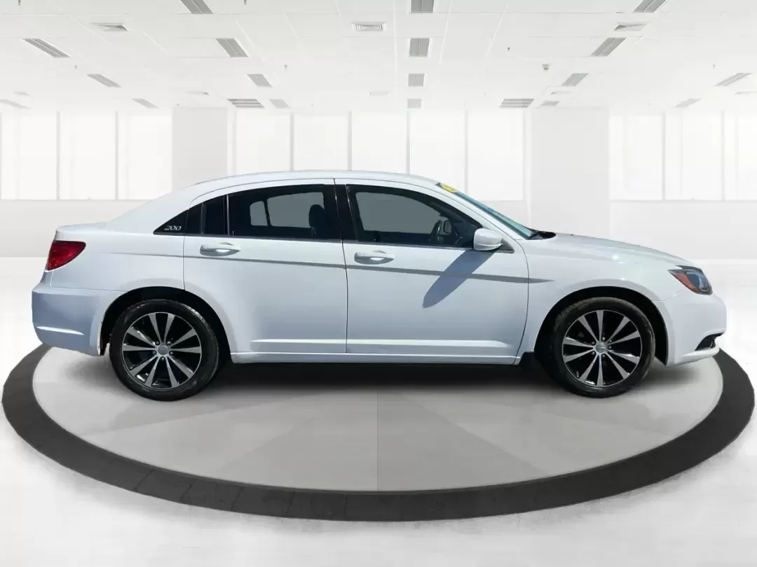 2012 Chrysler 200 Touring (1C3CCBBG4CN) with an 3.6L V6 DOHC 24V FFV engine, 6-Speed Automatic transmission, located at 1230 East Main St, Xenia, OH, 45385, (937) 908-9800, 39.688026, -83.910172 - Unleash your driving potential with the perfect blend of style, comfort, and functionality-ideal for growing families or anyone seeking a reliable commuter vehicle. Introducing the 2012 Chrysler 200 Touring sedan, now available at Advantage Car and Credit in Troy, OH. Located at 1099 N County Rd 25A - Photo#1