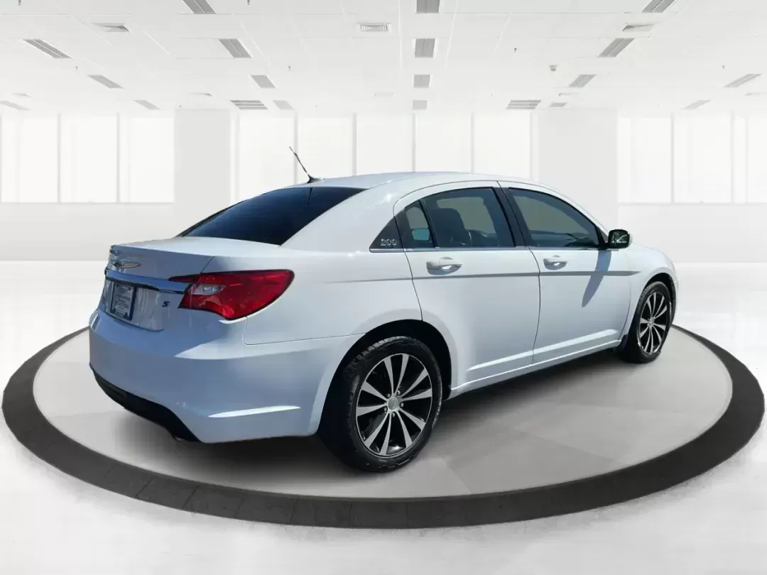 2012 Chrysler 200 Touring (1C3CCBBG4CN) with an 3.6L V6 DOHC 24V FFV engine, 6-Speed Automatic transmission, located at 1230 East Main St, Xenia, OH, 45385, (937) 908-9800, 39.688026, -83.910172 - Unleash your driving potential with the perfect blend of style, comfort, and functionality-ideal for growing families or anyone seeking a reliable commuter vehicle. Introducing the 2012 Chrysler 200 Touring sedan, now available at Advantage Car and Credit in Troy, OH. Located at 1099 N County Rd 25A - Photo#2