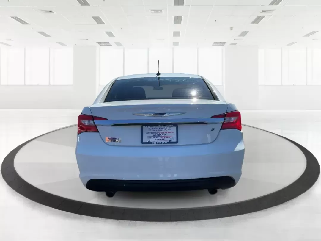 2012 Chrysler 200 Touring (1C3CCBBG4CN) with an 3.6L V6 DOHC 24V FFV engine, 6-Speed Automatic transmission, located at 1230 East Main St, Xenia, OH, 45385, (937) 908-9800, 39.688026, -83.910172 - Unleash your driving potential with the perfect blend of style, comfort, and functionality-ideal for growing families or anyone seeking a reliable commuter vehicle. Introducing the 2012 Chrysler 200 Touring sedan, now available at Advantage Car and Credit in Troy, OH. Located at 1099 N County Rd 25A - Photo#3