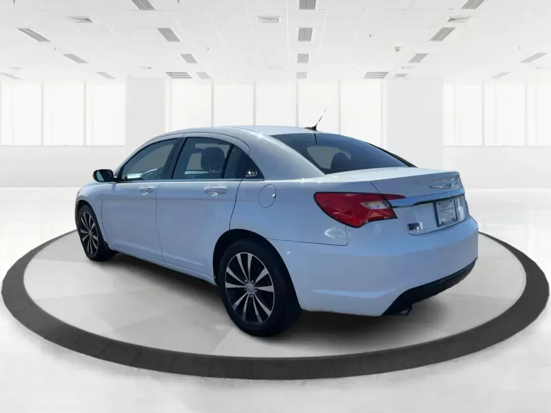 2012 Chrysler 200 Touring (1C3CCBBG4CN) with an 3.6L V6 DOHC 24V FFV engine, 6-Speed Automatic transmission, located at 1230 East Main St, Xenia, OH, 45385, (937) 908-9800, 39.688026, -83.910172 - Unleash your driving potential with the perfect blend of style, comfort, and functionality-ideal for growing families or anyone seeking a reliable commuter vehicle. Introducing the 2012 Chrysler 200 Touring sedan, now available at Advantage Car and Credit in Troy, OH. Located at 1099 N County Rd 25A - Photo#4