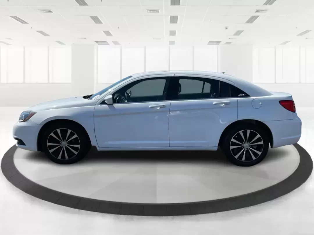 2012 Chrysler 200 Touring (1C3CCBBG4CN) with an 3.6L V6 DOHC 24V FFV engine, 6-Speed Automatic transmission, located at 1230 East Main St, Xenia, OH, 45385, (937) 908-9800, 39.688026, -83.910172 - Unleash your driving potential with the perfect blend of style, comfort, and functionality-ideal for growing families or anyone seeking a reliable commuter vehicle. Introducing the 2012 Chrysler 200 Touring sedan, now available at Advantage Car and Credit in Troy, OH. Located at 1099 N County Rd 25A - Photo#5