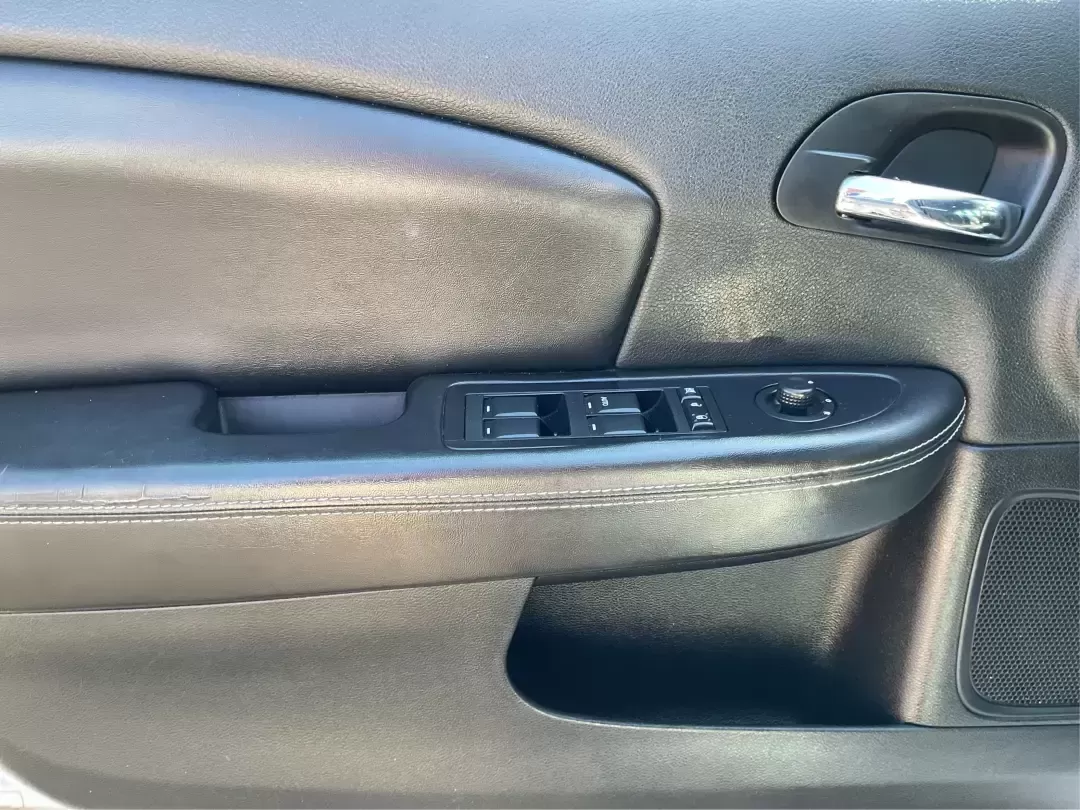 2012 Chrysler 200 Touring (1C3CCBBG4CN) with an 3.6L V6 DOHC 24V FFV engine, 6-Speed Automatic transmission, located at 1230 East Main St, Xenia, OH, 45385, (937) 908-9800, 39.688026, -83.910172 - Unleash your driving potential with the perfect blend of style, comfort, and functionality-ideal for growing families or anyone seeking a reliable commuter vehicle. Introducing the 2012 Chrysler 200 Touring sedan, now available at Advantage Car and Credit in Troy, OH. Located at 1099 N County Rd 25A - Photo#18