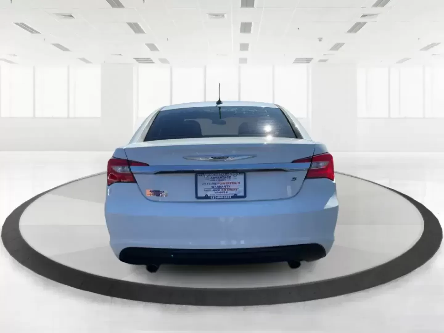 2012 Chrysler 200 Touring (1C3CCBBG4CN) with an 3.6L V6 DOHC 24V FFV engine, 6-Speed Automatic transmission, located at 1230 East Main St, Xenia, OH, 45385, (937) 908-9800, 39.688026, -83.910172 - Unleash your driving potential with the perfect blend of style, comfort, and functionality-ideal for growing families or anyone seeking a reliable commuter vehicle. Introducing the 2012 Chrysler 200 Touring sedan, now available at Advantage Car and Credit in Troy, OH. Located at 1099 N County Rd 25A - Photo#3