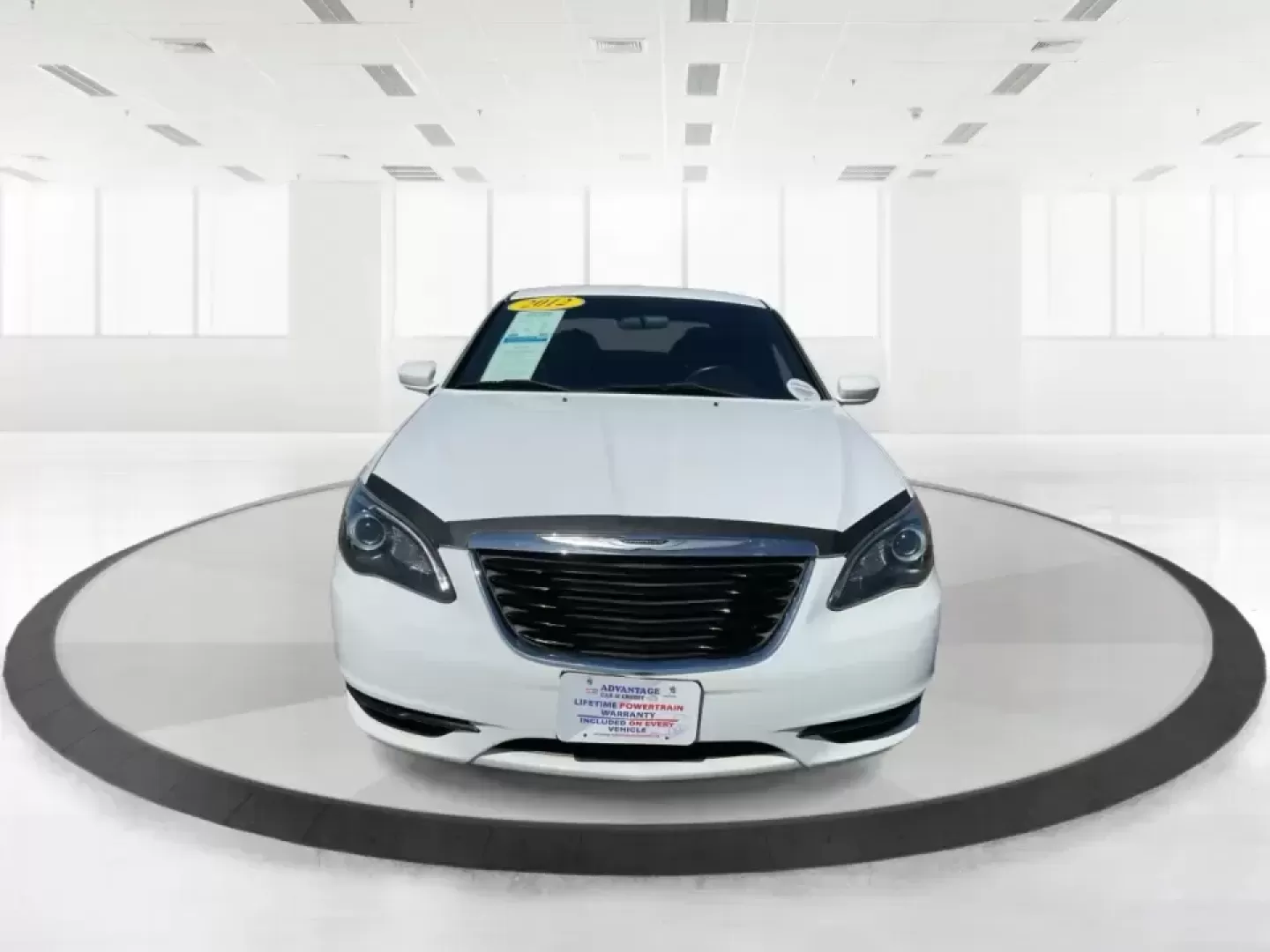 2012 Chrysler 200 Touring (1C3CCBBG4CN) with an 3.6L V6 DOHC 24V FFV engine, 6-Speed Automatic transmission, located at 1230 East Main St, Xenia, OH, 45385, (937) 908-9800, 39.688026, -83.910172 - Unleash your driving potential with the perfect blend of style, comfort, and functionality-ideal for growing families or anyone seeking a reliable commuter vehicle. Introducing the 2012 Chrysler 200 Touring sedan, now available at Advantage Car and Credit in Troy, OH. Located at 1099 N County Rd 25A - Photo#7