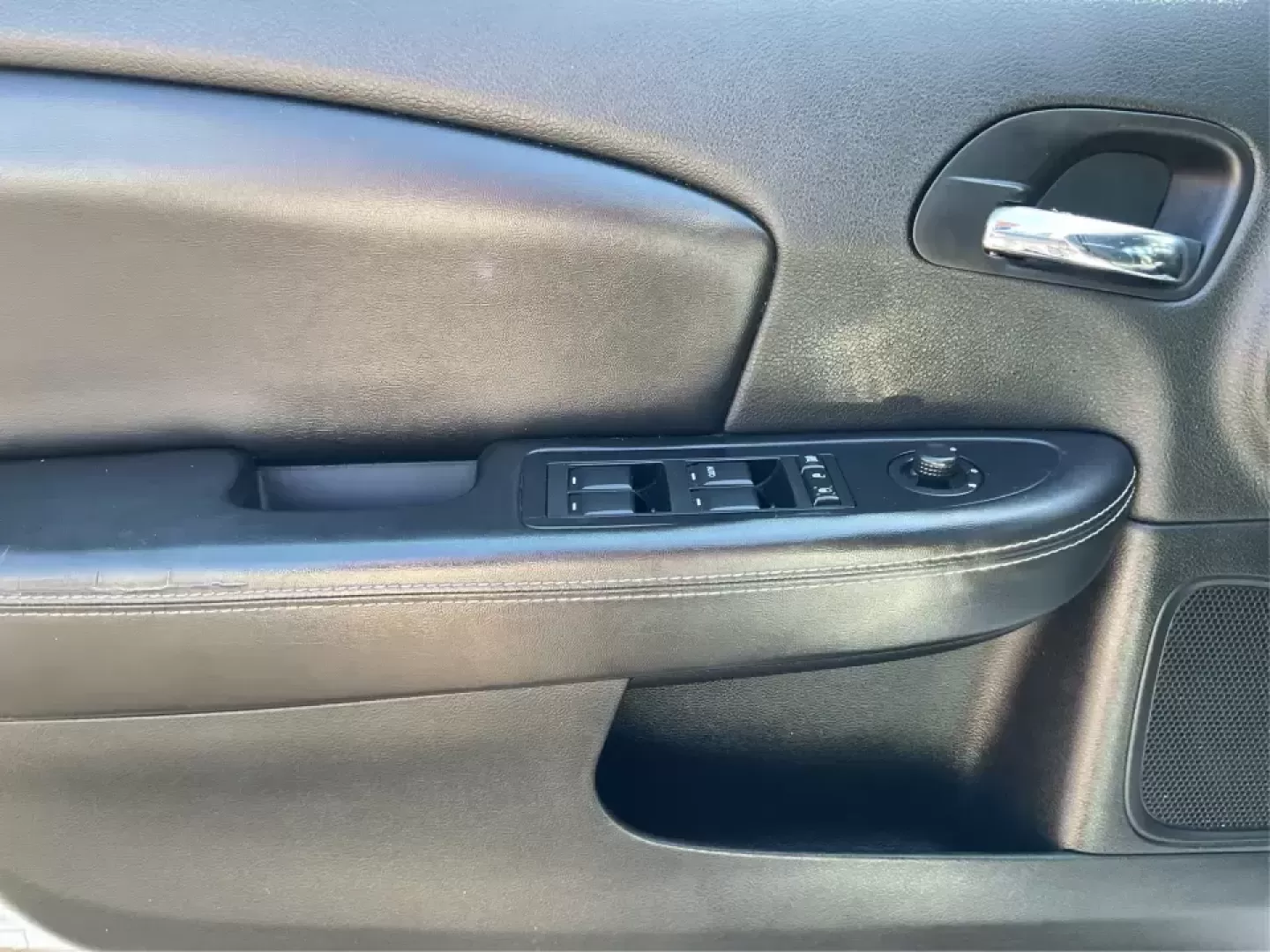 2012 Chrysler 200 Touring (1C3CCBBG4CN) with an 3.6L V6 DOHC 24V FFV engine, 6-Speed Automatic transmission, located at 1230 East Main St, Xenia, OH, 45385, (937) 908-9800, 39.688026, -83.910172 - Unleash your driving potential with the perfect blend of style, comfort, and functionality-ideal for growing families or anyone seeking a reliable commuter vehicle. Introducing the 2012 Chrysler 200 Touring sedan, now available at Advantage Car and Credit in Troy, OH. Located at 1099 N County Rd 25A - Photo#18