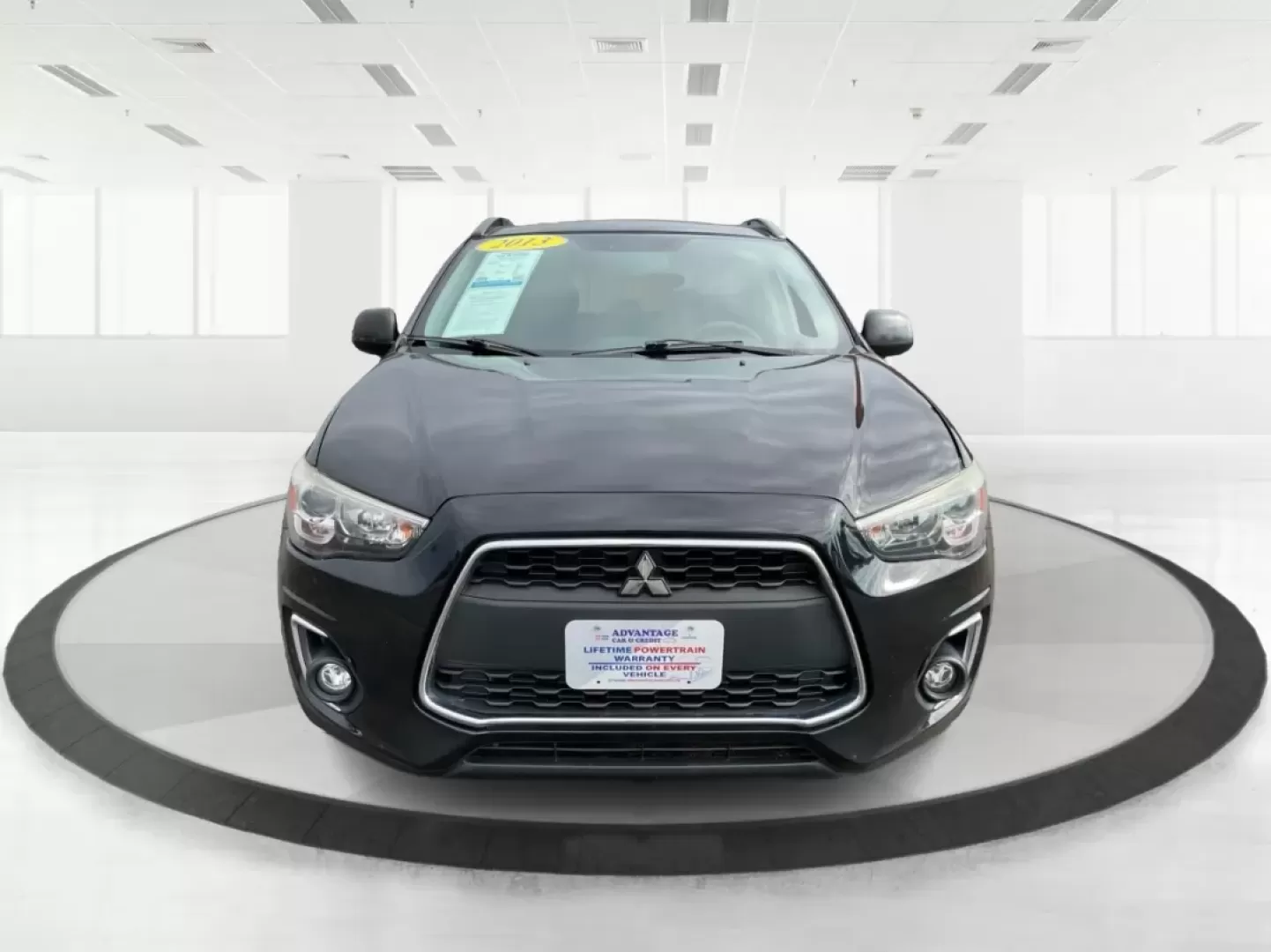 2013 Mitsubishi Outlander SE (4A4AR4AU8DE) with an 2L I-4 DOHC engine, located at 880 E. National Road, Vandalia, OH, 45377, (937) 908-9800, 39.891918, -84.183594 - **Discover the Ideal Adventure Companion: 2013 Mitsubishi Outlander SE at Advantage Car and Credit - Vandalia**<br /> <br /> Are you ready for your next family road trip or weekend adventure? The 2013 Mitsubishi Outlander SE is the perfect SUV for those who crave flexibility and comfort without sacr - Photo#7