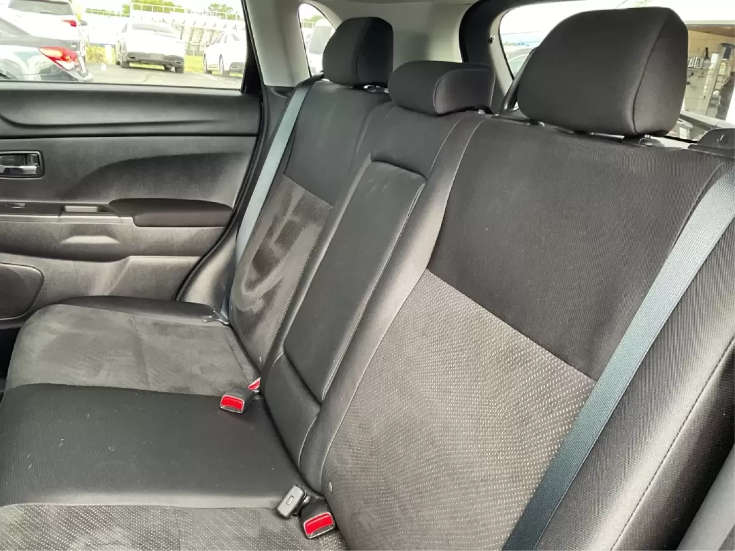 2013 Mitsubishi Outlander SE (4A4AR4AU8DE) with an 2L I-4 DOHC engine, located at 880 E. National Road, Vandalia, OH, 45377, (937) 908-9800, 39.891918, -84.183594 - **Discover the Ideal Adventure Companion: 2013 Mitsubishi Outlander SE at Advantage Car and Credit - Vandalia**<br /> <br /> Are you ready for your next family road trip or weekend adventure? The 2013 Mitsubishi Outlander SE is the perfect SUV for those who crave flexibility and comfort without sacr - Photo#10