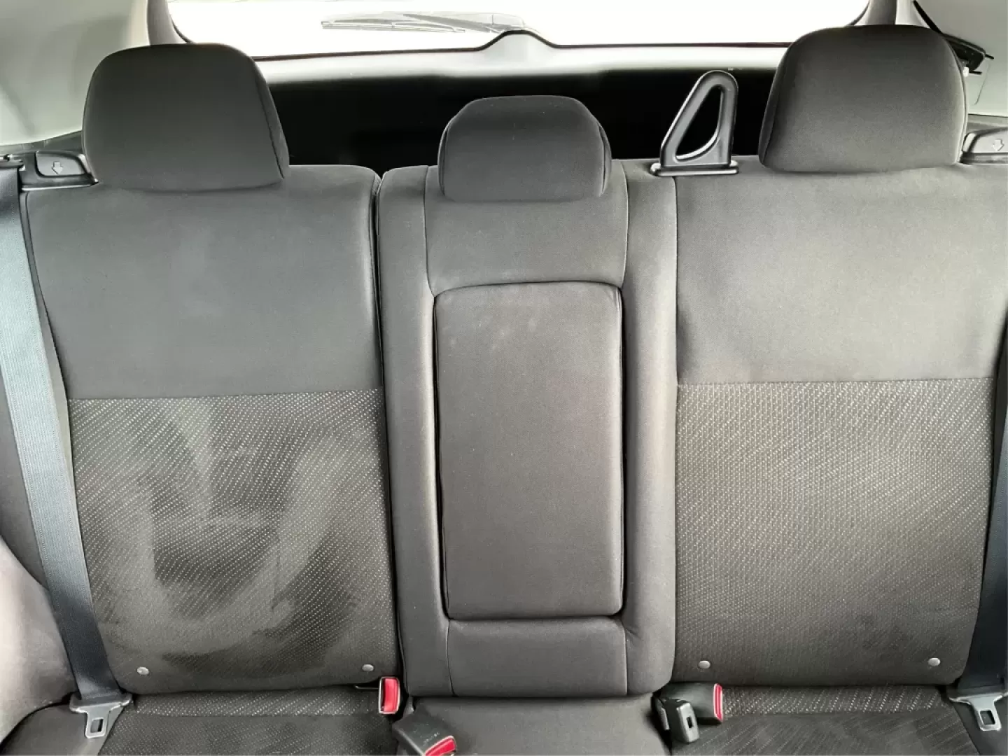 2013 Mitsubishi Outlander SE (4A4AR4AU8DE) with an 2L I-4 DOHC engine, located at 880 E. National Road, Vandalia, OH, 45377, (937) 908-9800, 39.891918, -84.183594 - **Discover the Ideal Adventure Companion: 2013 Mitsubishi Outlander SE at Advantage Car and Credit - Vandalia**<br /> <br /> Are you ready for your next family road trip or weekend adventure? The 2013 Mitsubishi Outlander SE is the perfect SUV for those who crave flexibility and comfort without sacr - Photo#14