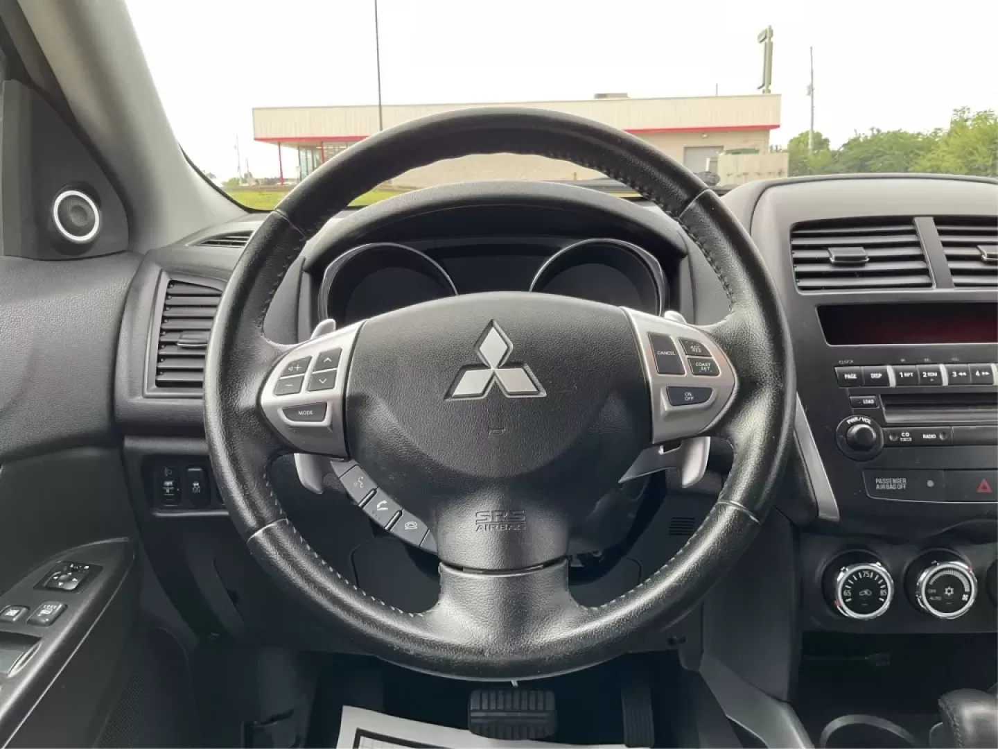 2013 Mitsubishi Outlander SE (4A4AR4AU8DE) with an 2L I-4 DOHC engine, located at 880 E. National Road, Vandalia, OH, 45377, (937) 908-9800, 39.891918, -84.183594 - **Discover the Ideal Adventure Companion: 2013 Mitsubishi Outlander SE at Advantage Car and Credit - Vandalia**<br /> <br /> Are you ready for your next family road trip or weekend adventure? The 2013 Mitsubishi Outlander SE is the perfect SUV for those who crave flexibility and comfort without sacr - Photo#16