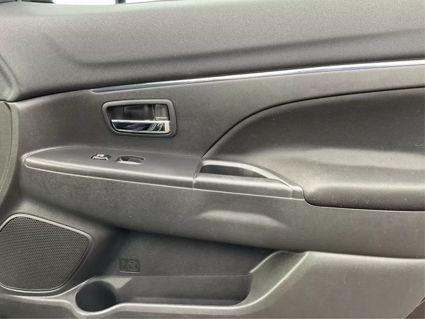 2013 Mitsubishi Outlander SE (4A4AR4AU8DE) with an 2L I-4 DOHC engine, located at 880 E. National Road, Vandalia, OH, 45377, (937) 908-9800, 39.891918, -84.183594 - **Discover the Ideal Adventure Companion: 2013 Mitsubishi Outlander SE at Advantage Car and Credit - Vandalia**<br /> <br /> Are you ready for your next family road trip or weekend adventure? The 2013 Mitsubishi Outlander SE is the perfect SUV for those who crave flexibility and comfort without sacr - Photo#18