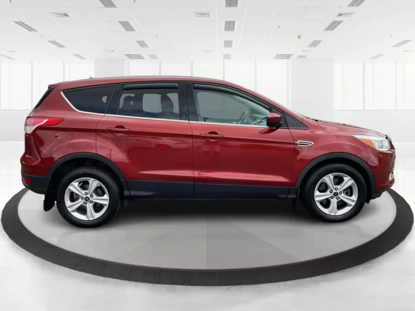2015 Ford Escape SE (1FMCU9G93FU) with an Other engine, located at 880 E. National Road, Vandalia, OH, 45377, (937) 908-9800, 39.891918, -84.183594 - Discover the perfect blend of style, functionality, and reliability with this stunning 2015 Ford Escape SE, now available at Advantage Car and Credit in New Carlisle, OH. Whether you're a growing family, a daily commuter, or someone who loves weekend adventures, this versatile SUV checks all the box - Photo#1