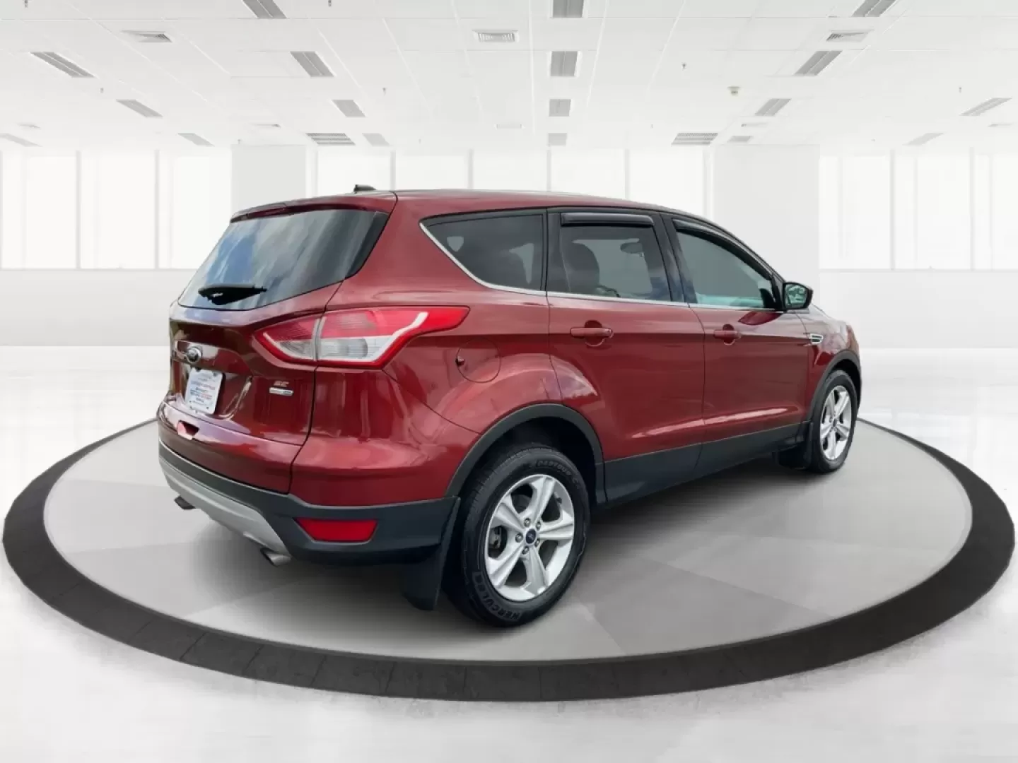 2015 Ford Escape SE (1FMCU9G93FU) with an Other engine, located at 880 E. National Road, Vandalia, OH, 45377, (937) 908-9800, 39.891918, -84.183594 - Discover the perfect blend of style, functionality, and reliability with this stunning 2015 Ford Escape SE, now available at Advantage Car and Credit in New Carlisle, OH. Whether you're a growing family, a daily commuter, or someone who loves weekend adventures, this versatile SUV checks all the box - Photo#2
