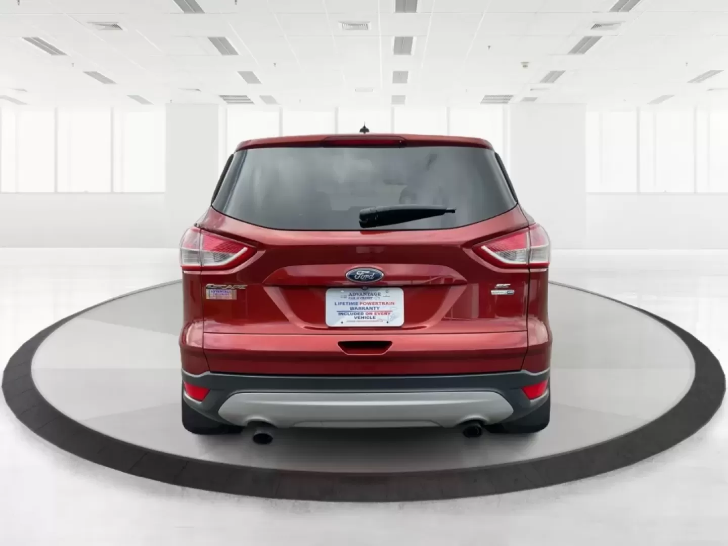 2015 Ford Escape SE (1FMCU9G93FU) with an Other engine, located at 880 E. National Road, Vandalia, OH, 45377, (937) 908-9800, 39.891918, -84.183594 - Discover the perfect blend of style, functionality, and reliability with this stunning 2015 Ford Escape SE, now available at Advantage Car and Credit in New Carlisle, OH. Whether you're a growing family, a daily commuter, or someone who loves weekend adventures, this versatile SUV checks all the box - Photo#3