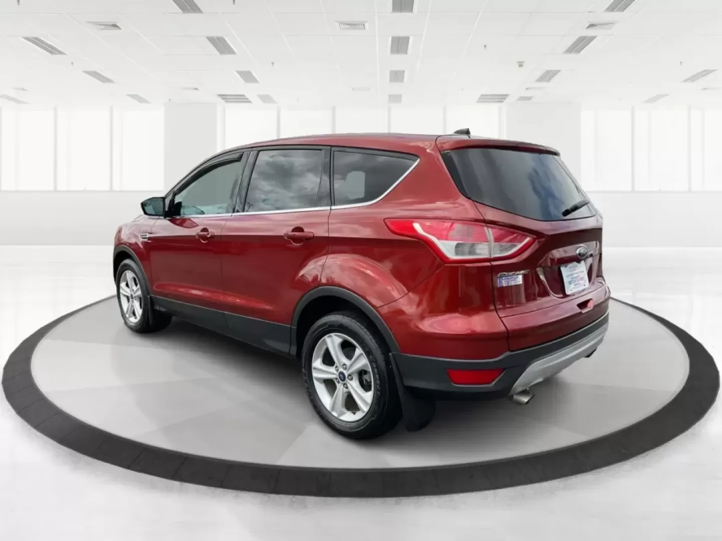 2015 Ford Escape SE (1FMCU9G93FU) with an Other engine, located at 880 E. National Road, Vandalia, OH, 45377, (937) 908-9800, 39.891918, -84.183594 - Discover the perfect blend of style, functionality, and reliability with this stunning 2015 Ford Escape SE, now available at Advantage Car and Credit in New Carlisle, OH. Whether you're a growing family, a daily commuter, or someone who loves weekend adventures, this versatile SUV checks all the box - Photo#4