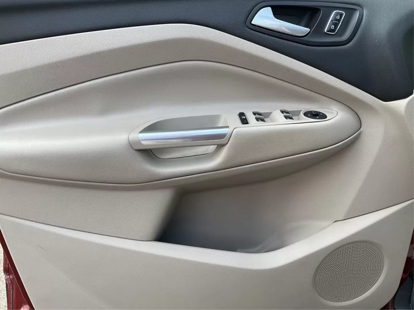 2015 Ford Escape SE (1FMCU9G93FU) with an Other engine, located at 880 E. National Road, Vandalia, OH, 45377, (937) 908-9800, 39.891918, -84.183594 - Discover the perfect blend of style, functionality, and reliability with this stunning 2015 Ford Escape SE, now available at Advantage Car and Credit in New Carlisle, OH. Whether you're a growing family, a daily commuter, or someone who loves weekend adventures, this versatile SUV checks all the box - Photo#19