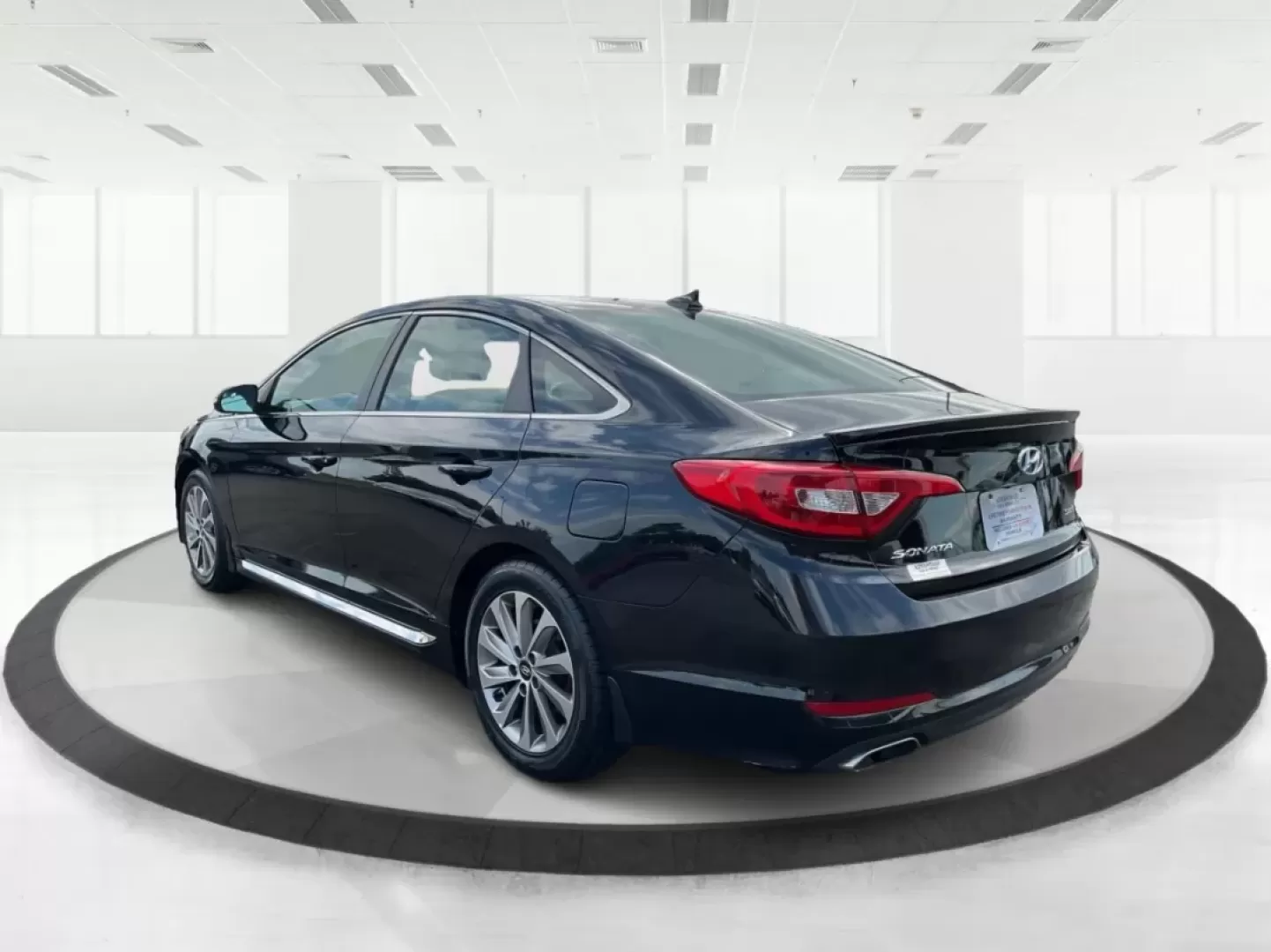 2016 Hyundai Sonata Sport (5NPE34AF2GH) with an 2.4L L4 DOHC 16V engine, 6-Speed Automatic transmission, located at 1099 N County Rd 25A , Troy, OH, 45373, (937) 908-9800, 40.057079, -84.212883 - ### Unlock Your Journey with the 2016 Hyundai Sonata Sport at Advantage Car and Credit - Fairborn<br /> <br /> Are you in the market for a vehicle that can effortlessly transition from daily commutes to weekend getaways? Look no further than the 2016 Hyundai Sonata Sport, available now at Advantage - Photo#4