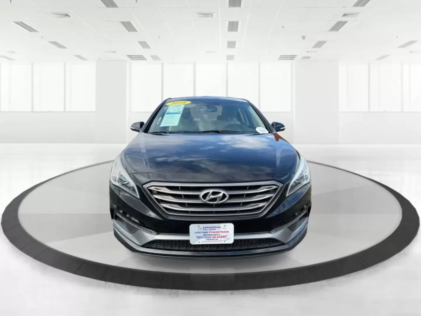 2016 Hyundai Sonata Sport (5NPE34AF2GH) with an 2.4L L4 DOHC 16V engine, 6-Speed Automatic transmission, located at 1099 N County Rd 25A , Troy, OH, 45373, (937) 908-9800, 40.057079, -84.212883 - ### Unlock Your Journey with the 2016 Hyundai Sonata Sport at Advantage Car and Credit - Fairborn<br /> <br /> Are you in the market for a vehicle that can effortlessly transition from daily commutes to weekend getaways? Look no further than the 2016 Hyundai Sonata Sport, available now at Advantage - Photo#7
