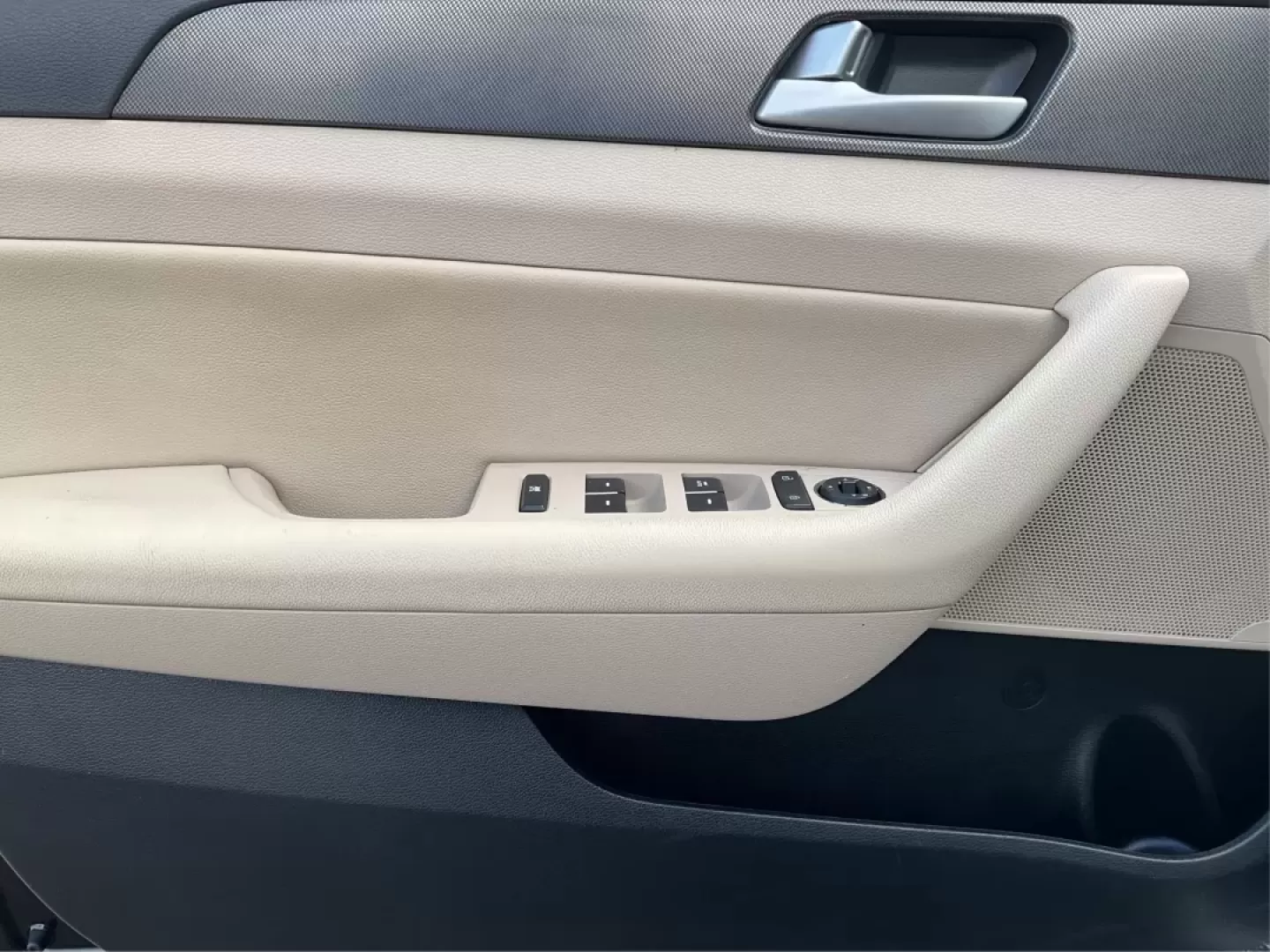 2016 Hyundai Sonata Sport (5NPE34AF2GH) with an 2.4L L4 DOHC 16V engine, 6-Speed Automatic transmission, located at 1099 N County Rd 25A , Troy, OH, 45373, (937) 908-9800, 40.057079, -84.212883 - ### Unlock Your Journey with the 2016 Hyundai Sonata Sport at Advantage Car and Credit - Fairborn<br /> <br /> Are you in the market for a vehicle that can effortlessly transition from daily commutes to weekend getaways? Look no further than the 2016 Hyundai Sonata Sport, available now at Advantage - Photo#18