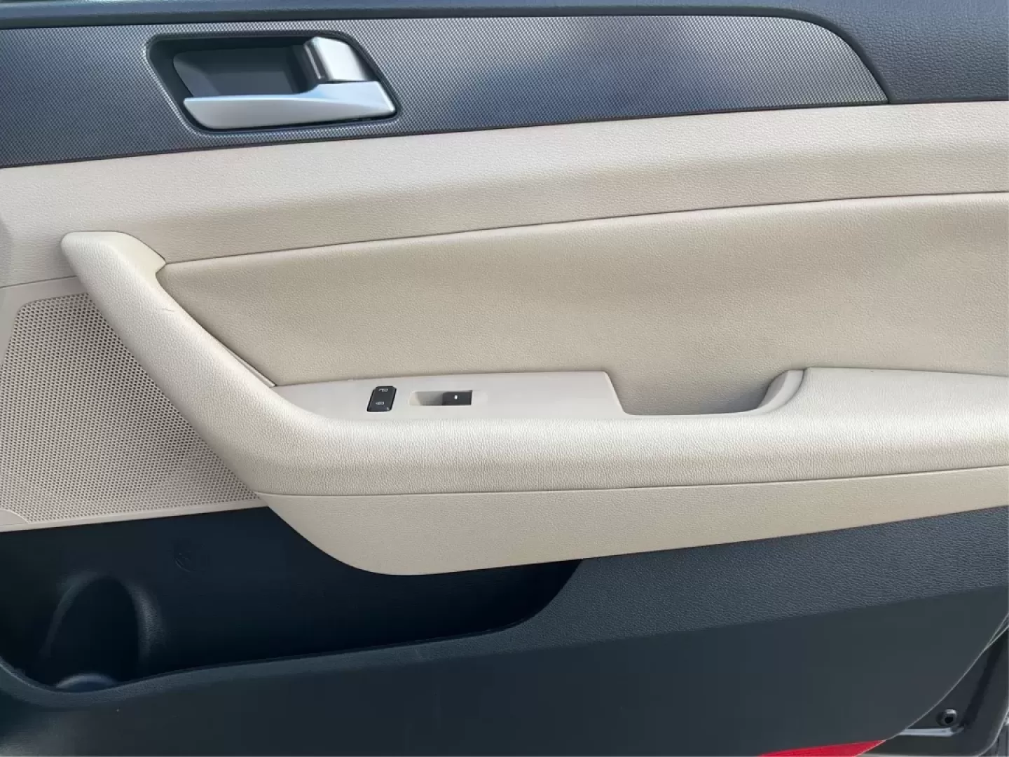 2016 Hyundai Sonata Sport (5NPE34AF2GH) with an 2.4L L4 DOHC 16V engine, 6-Speed Automatic transmission, located at 1099 N County Rd 25A , Troy, OH, 45373, (937) 908-9800, 40.057079, -84.212883 - ### Unlock Your Journey with the 2016 Hyundai Sonata Sport at Advantage Car and Credit - Fairborn<br /> <br /> Are you in the market for a vehicle that can effortlessly transition from daily commutes to weekend getaways? Look no further than the 2016 Hyundai Sonata Sport, available now at Advantage - Photo#19