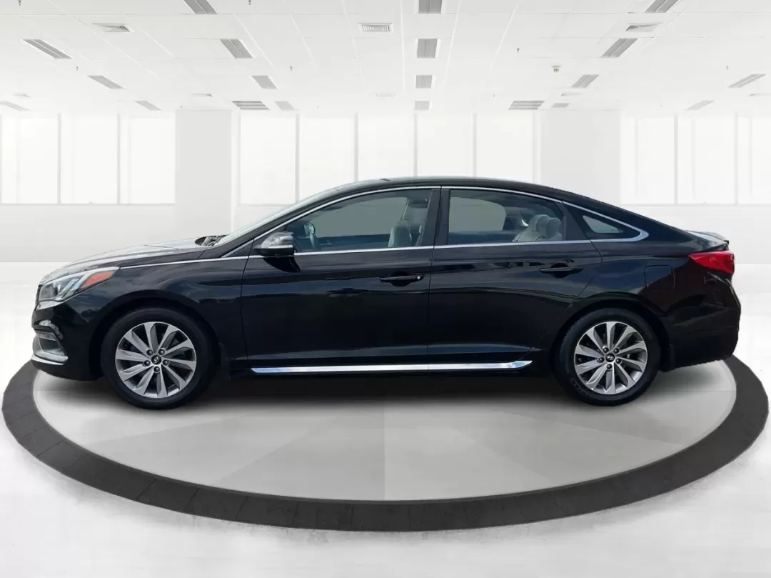 2016 Hyundai Sonata Sport (5NPE34AF2GH) with an 2.4L L4 DOHC 16V engine, 6-Speed Automatic transmission, located at 401 Woodman Dr, Riverside, OH, 45431, (937) 908-9800, 39.760899, -84.123421 - ### Unlock Your Journey with the 2016 Hyundai Sonata Sport at Advantage Car and Credit - Fairborn<br /> <br /> Are you in the market for a vehicle that can effortlessly transition from daily commutes to weekend getaways? Look no further than the 2016 Hyundai Sonata Sport, available now at Advantage - Photo#5