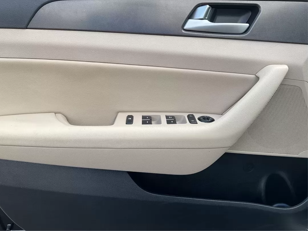 2016 Hyundai Sonata Sport (5NPE34AF2GH) with an 2.4L L4 DOHC 16V engine, 6-Speed Automatic transmission, located at 401 Woodman Dr, Riverside, OH, 45431, (937) 908-9800, 39.760899, -84.123421 - ### Unlock Your Journey with the 2016 Hyundai Sonata Sport at Advantage Car and Credit - Fairborn<br /> <br /> Are you in the market for a vehicle that can effortlessly transition from daily commutes to weekend getaways? Look no further than the 2016 Hyundai Sonata Sport, available now at Advantage - Photo#18