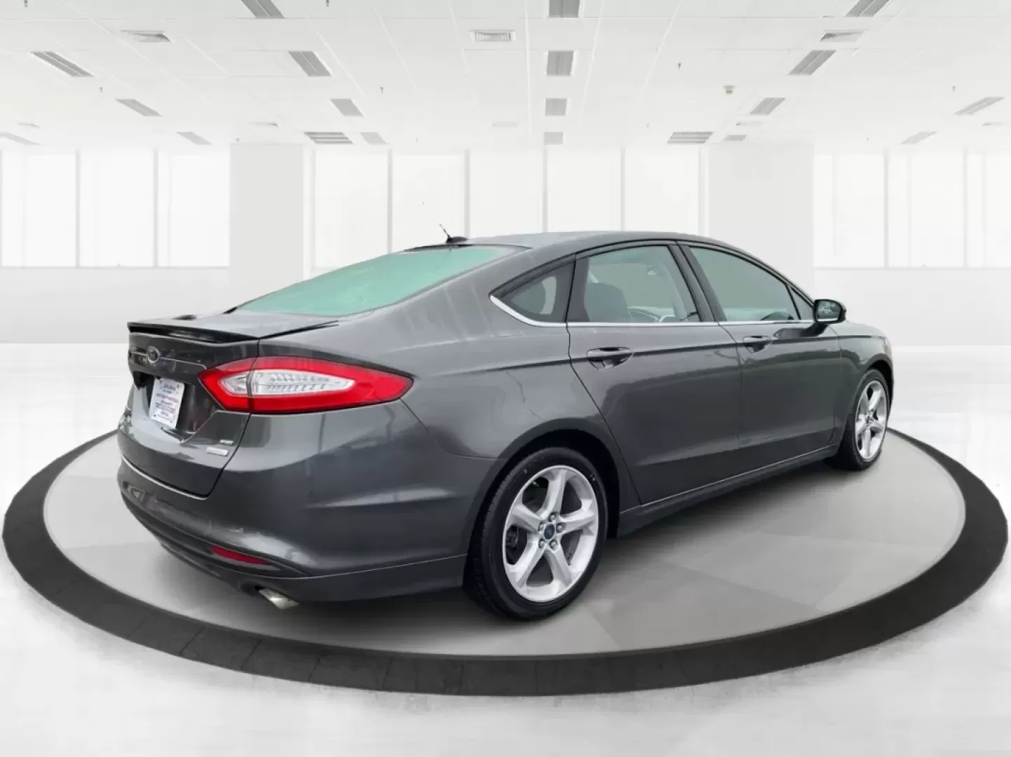 2016 Ford Fusion SE (3FA6P0HD1GR) with an Other engine, located at 1230 East Main St, Xenia, OH, 45385, (937) 908-9800, 39.688026, -83.910172 - **Experience Style and Comfort with the 2016 Ford Fusion SE at Advantage Car and Credit in Fairborn, OH!**<br /> <br /> Are you looking for a versatile sedan that fits seamlessly into your busy lifestyle? Whether you're a commuter tackling daily traffic, a growing family seeking comfort on the road, - Photo#2