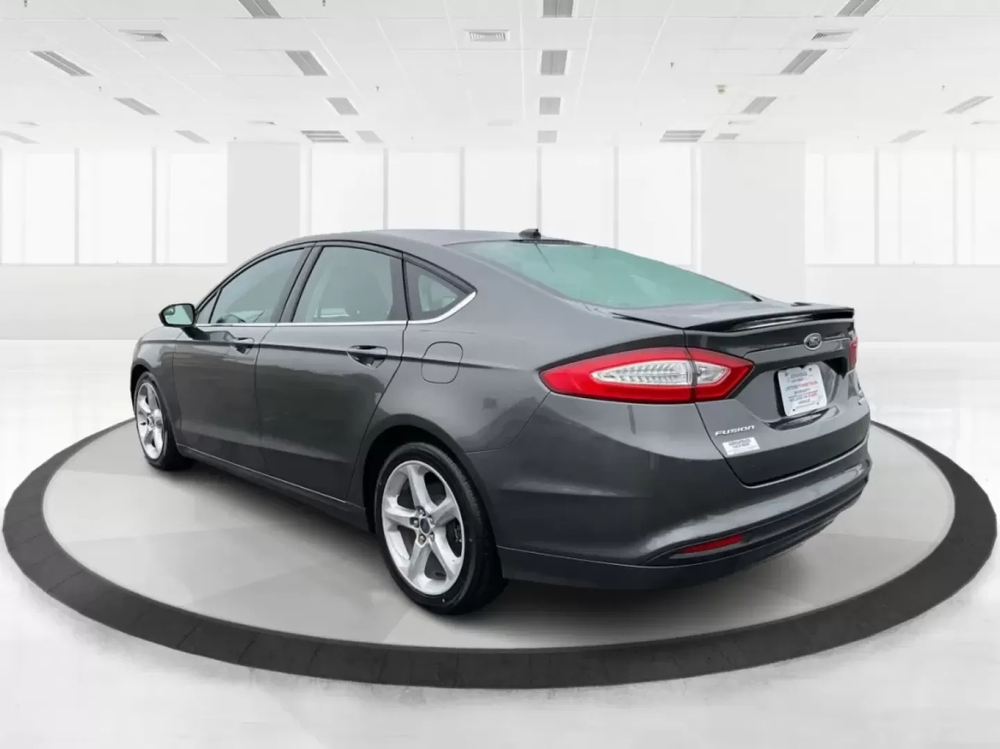 2016 Ford Fusion SE (3FA6P0HD1GR) with an Other engine, located at 1230 East Main St, Xenia, OH, 45385, (937) 908-9800, 39.688026, -83.910172 - **Experience Style and Comfort with the 2016 Ford Fusion SE at Advantage Car and Credit in Fairborn, OH!**<br /> <br /> Are you looking for a versatile sedan that fits seamlessly into your busy lifestyle? Whether you're a commuter tackling daily traffic, a growing family seeking comfort on the road, - Photo#4