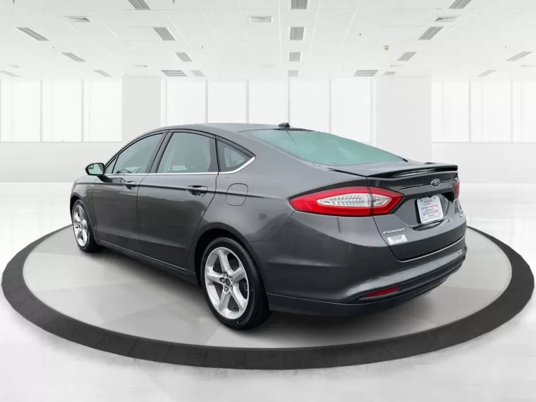 2016 Ford Fusion SE (3FA6P0HD1GR) with an Other engine, located at 1230 East Main St, Xenia, OH, 45385, (937) 908-9800, 39.688026, -83.910172 - **Experience Style and Comfort with the 2016 Ford Fusion SE at Advantage Car and Credit in Fairborn, OH!**<br /> <br /> Are you looking for a versatile sedan that fits seamlessly into your busy lifestyle? Whether you're a commuter tackling daily traffic, a growing family seeking comfort on the road, - Photo#4