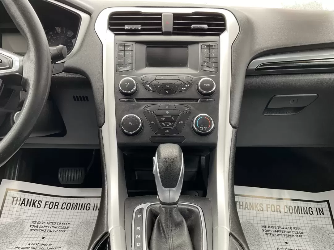 2016 Ford Fusion SE (3FA6P0HD1GR) with an Other engine, located at 1230 East Main St, Xenia, OH, 45385, (937) 908-9800, 39.688026, -83.910172 - **Experience Style and Comfort with the 2016 Ford Fusion SE at Advantage Car and Credit in Fairborn, OH!**<br /> <br /> Are you looking for a versatile sedan that fits seamlessly into your busy lifestyle? Whether you're a commuter tackling daily traffic, a growing family seeking comfort on the road, - Photo#13