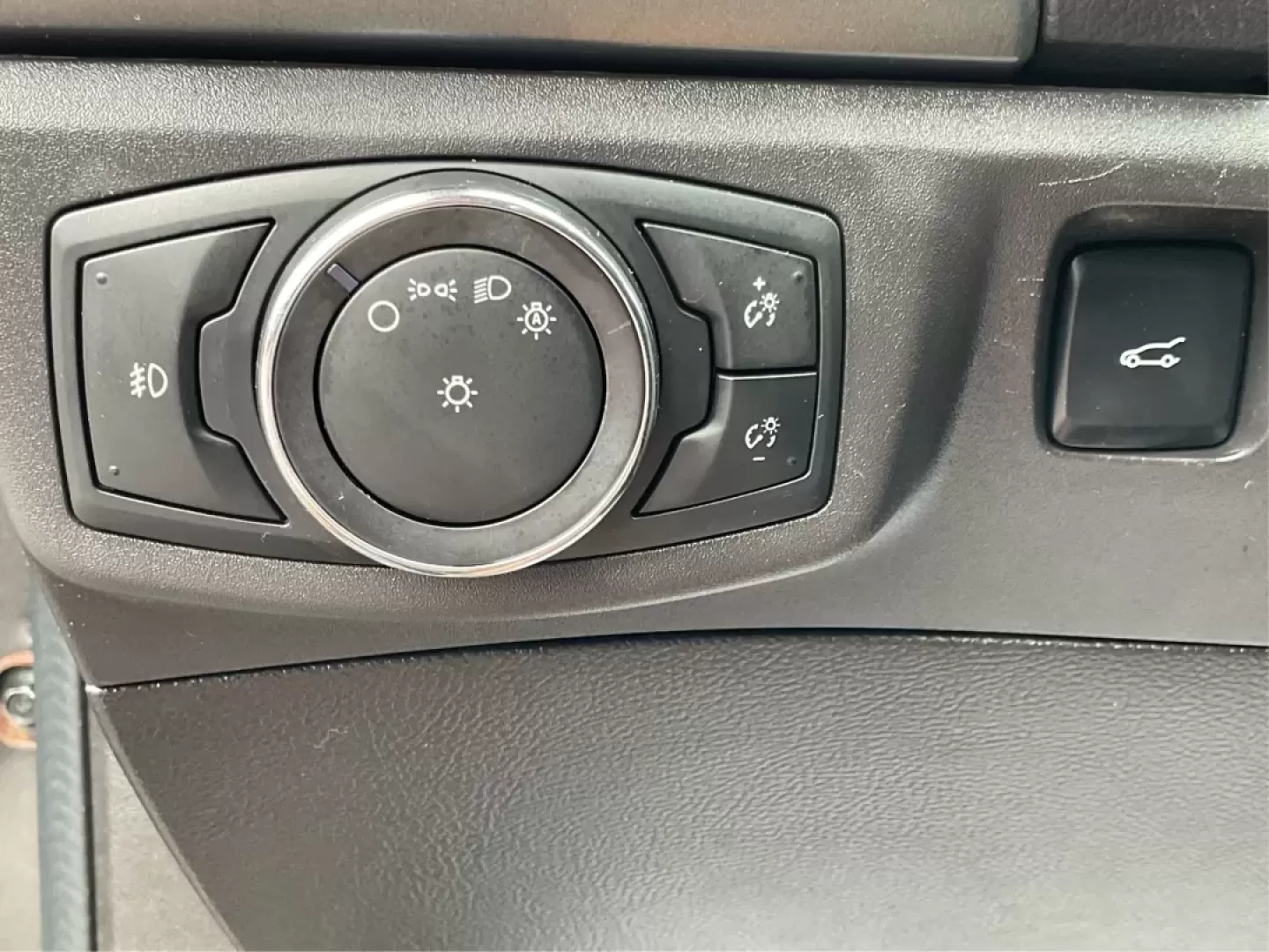 2016 Ford Fusion SE (3FA6P0HD1GR) with an Other engine, located at 1230 East Main St, Xenia, OH, 45385, (937) 908-9800, 39.688026, -83.910172 - **Experience Style and Comfort with the 2016 Ford Fusion SE at Advantage Car and Credit in Fairborn, OH!**<br /> <br /> Are you looking for a versatile sedan that fits seamlessly into your busy lifestyle? Whether you're a commuter tackling daily traffic, a growing family seeking comfort on the road, - Photo#17