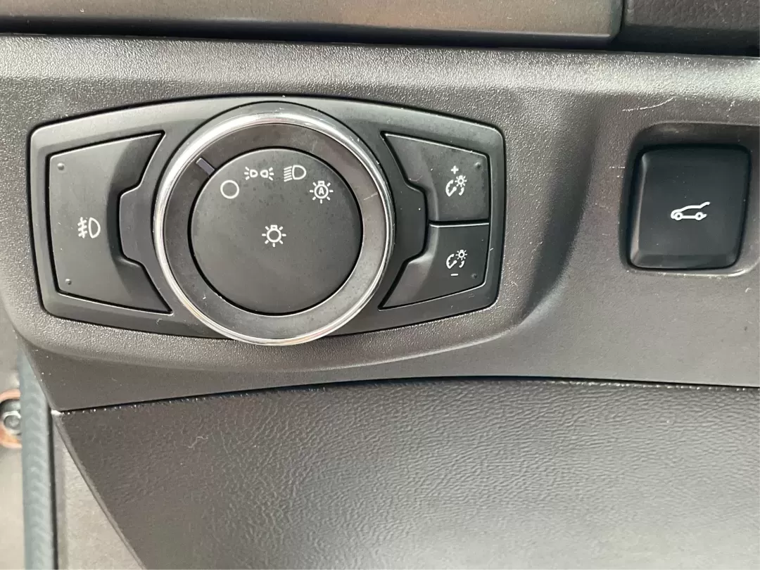 2016 Ford Fusion SE (3FA6P0HD1GR) with an Other engine, located at 1230 East Main St, Xenia, OH, 45385, (937) 908-9800, 39.688026, -83.910172 - **Experience Style and Comfort with the 2016 Ford Fusion SE at Advantage Car and Credit in Fairborn, OH!**<br /> <br /> Are you looking for a versatile sedan that fits seamlessly into your busy lifestyle? Whether you're a commuter tackling daily traffic, a growing family seeking comfort on the road, - Photo#17