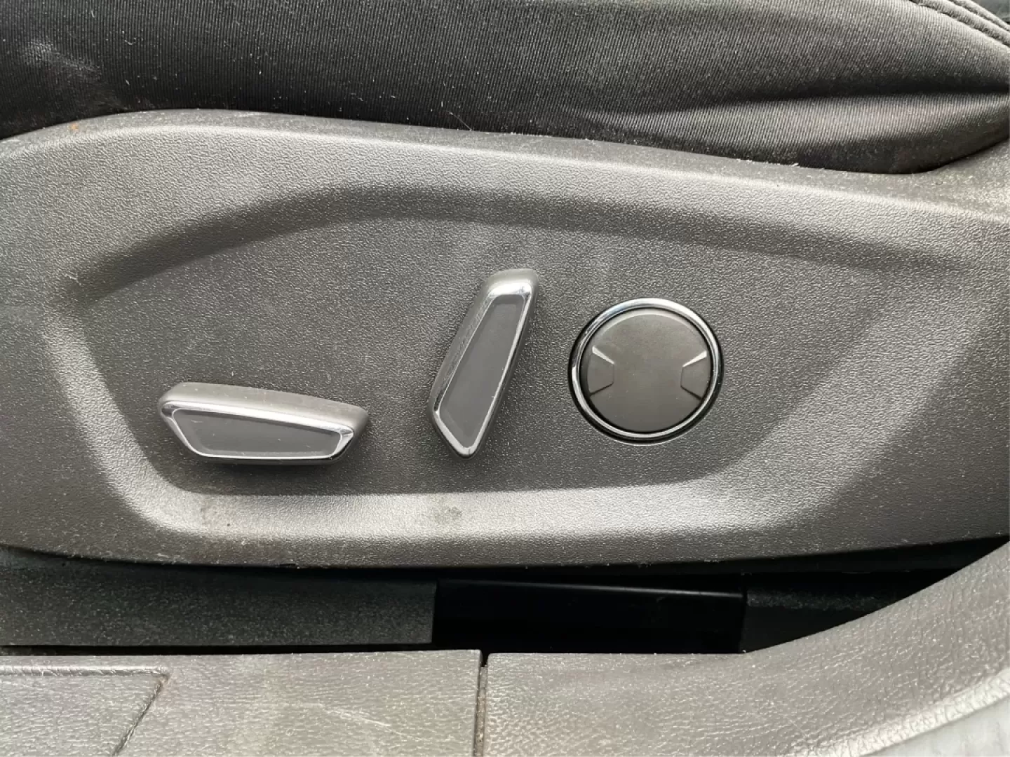 2016 Ford Fusion SE (3FA6P0HD1GR) with an Other engine, located at 1230 East Main St, Xenia, OH, 45385, (937) 908-9800, 39.688026, -83.910172 - **Experience Style and Comfort with the 2016 Ford Fusion SE at Advantage Car and Credit in Fairborn, OH!**<br /> <br /> Are you looking for a versatile sedan that fits seamlessly into your busy lifestyle? Whether you're a commuter tackling daily traffic, a growing family seeking comfort on the road, - Photo#18