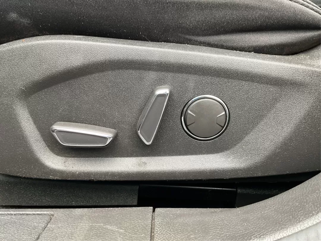 2016 Ford Fusion SE (3FA6P0HD1GR) with an Other engine, located at 1230 East Main St, Xenia, OH, 45385, (937) 908-9800, 39.688026, -83.910172 - **Experience Style and Comfort with the 2016 Ford Fusion SE at Advantage Car and Credit in Fairborn, OH!**<br /> <br /> Are you looking for a versatile sedan that fits seamlessly into your busy lifestyle? Whether you're a commuter tackling daily traffic, a growing family seeking comfort on the road, - Photo#18