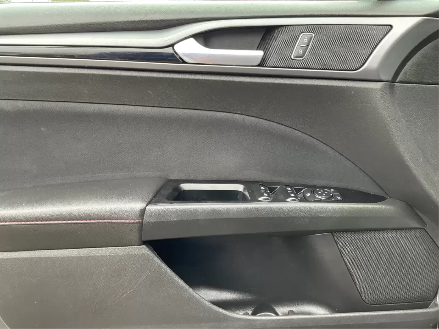 2016 Ford Fusion SE (3FA6P0HD1GR) with an Other engine, located at 1230 East Main St, Xenia, OH, 45385, (937) 908-9800, 39.688026, -83.910172 - **Experience Style and Comfort with the 2016 Ford Fusion SE at Advantage Car and Credit in Fairborn, OH!**<br /> <br /> Are you looking for a versatile sedan that fits seamlessly into your busy lifestyle? Whether you're a commuter tackling daily traffic, a growing family seeking comfort on the road, - Photo#19