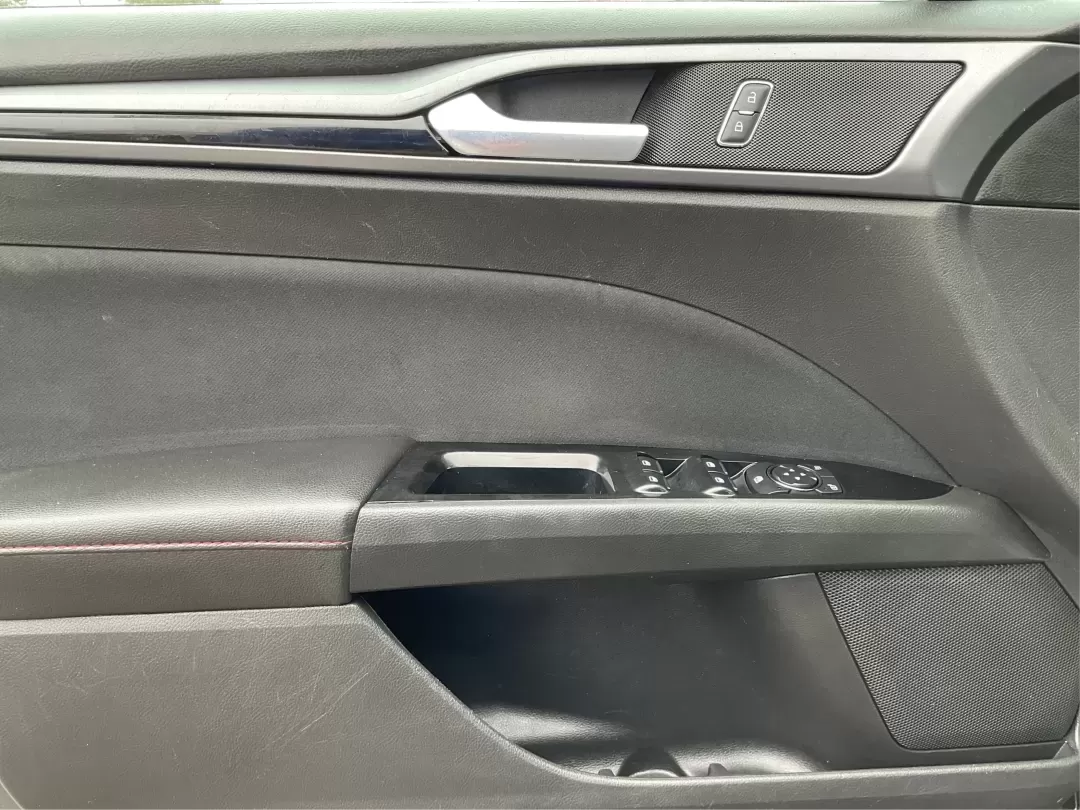 2016 Ford Fusion SE (3FA6P0HD1GR) with an Other engine, located at 1230 East Main St, Xenia, OH, 45385, (937) 908-9800, 39.688026, -83.910172 - **Experience Style and Comfort with the 2016 Ford Fusion SE at Advantage Car and Credit in Fairborn, OH!**<br /> <br /> Are you looking for a versatile sedan that fits seamlessly into your busy lifestyle? Whether you're a commuter tackling daily traffic, a growing family seeking comfort on the road, - Photo#19