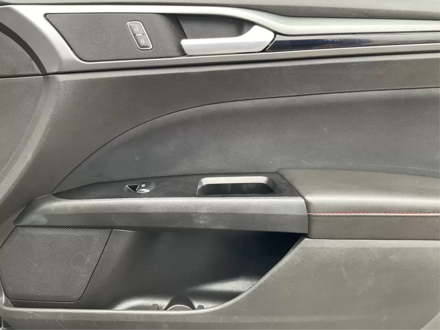 2016 Ford Fusion SE (3FA6P0HD1GR) with an Other engine, located at 1230 East Main St, Xenia, OH, 45385, (937) 908-9800, 39.688026, -83.910172 - **Experience Style and Comfort with the 2016 Ford Fusion SE at Advantage Car and Credit in Fairborn, OH!**<br /> <br /> Are you looking for a versatile sedan that fits seamlessly into your busy lifestyle? Whether you're a commuter tackling daily traffic, a growing family seeking comfort on the road, - Photo#20