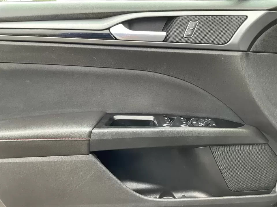 2016 Ford Fusion SE (3FA6P0HD1GR) with an 1.5L L4 DOHC 16V engine, 6-Speed Automatic transmission, located at 1099 N County Rd 25A , Troy, OH, 45373, (937) 908-9800, 40.057079, -84.212883 - **Experience Style and Comfort with the 2016 Ford Fusion SE at Advantage Car and Credit in Fairborn, OH!**<br /> <br /> Are you looking for a versatile sedan that fits seamlessly into your busy lifestyle? Whether you're a commuter tackling daily traffic, a growing family seeking comfort on the road, - Photo#19