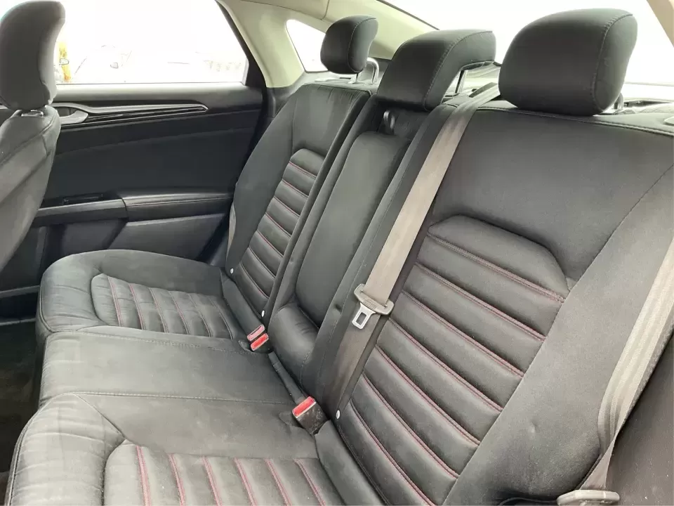 2016 Ford Fusion SE (3FA6P0HD1GR) with an 1.5L L4 DOHC 16V engine, 6-Speed Automatic transmission, located at 1230 East Main St, Xenia, OH, 45385, (937) 908-9800, 39.688026, -83.910172 - **Experience Style and Comfort with the 2016 Ford Fusion SE at Advantage Car and Credit in Fairborn, OH!**<br /> <br /> Are you looking for a versatile sedan that fits seamlessly into your busy lifestyle? Whether you're a commuter tackling daily traffic, a growing family seeking comfort on the road, - Photo#10