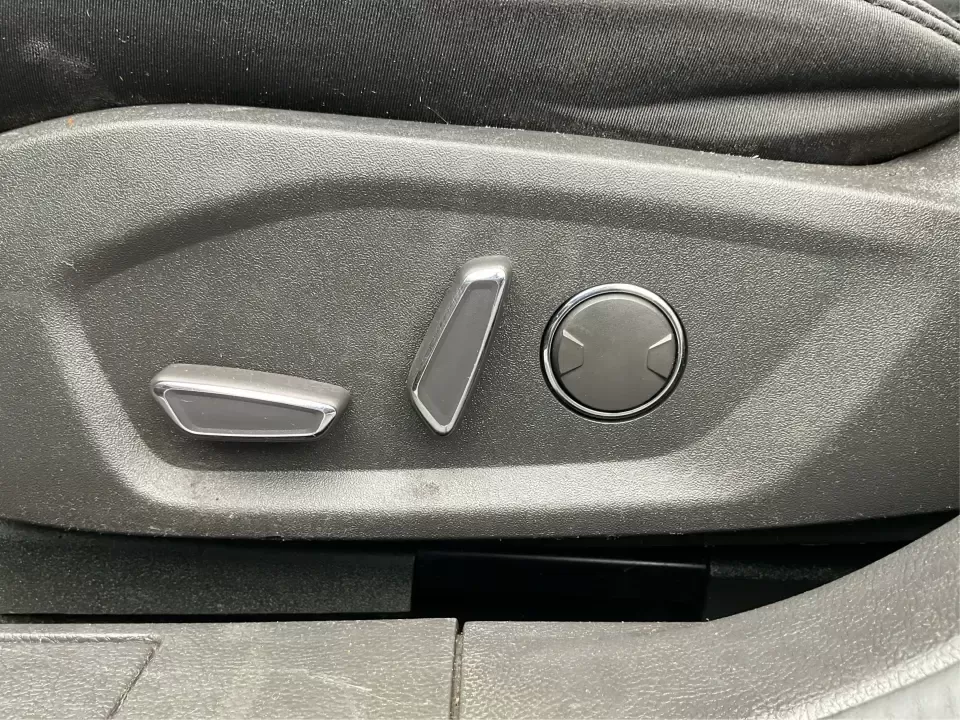 2016 Ford Fusion SE (3FA6P0HD1GR) with an 1.5L L4 DOHC 16V engine, 6-Speed Automatic transmission, located at 1230 East Main St, Xenia, OH, 45385, (937) 908-9800, 39.688026, -83.910172 - **Experience Style and Comfort with the 2016 Ford Fusion SE at Advantage Car and Credit in Fairborn, OH!**<br /> <br /> Are you looking for a versatile sedan that fits seamlessly into your busy lifestyle? Whether you're a commuter tackling daily traffic, a growing family seeking comfort on the road, - Photo#18