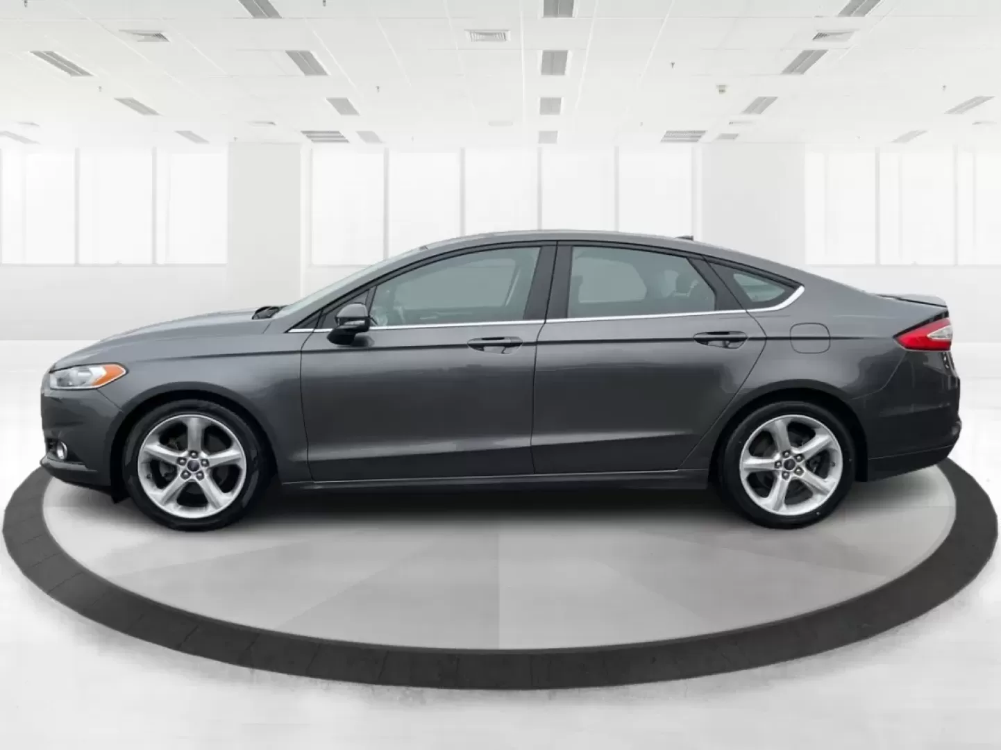 2016 Ford Fusion SE (3FA6P0HD1GR) with an Other engine, located at 1184 Kauffman Ave, Fairborn, OH, 45324, (937) 908-9800, 39.807072, -84.030914 - **Experience Style and Comfort with the 2016 Ford Fusion SE at Advantage Car and Credit in Fairborn, OH!**<br /> <br /> Are you looking for a versatile sedan that fits seamlessly into your busy lifestyle? Whether you're a commuter tackling daily traffic, a growing family seeking comfort on the road, - Photo#5