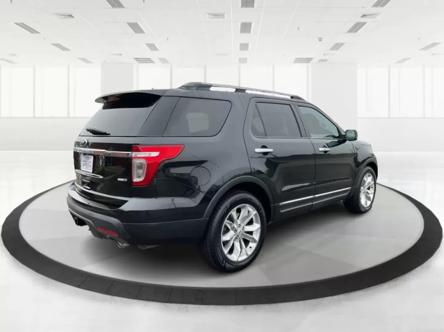 2015 Ford Explorer Limited (1FM5K8F84FG) with an 3.5L V-6 DOHC engine, located at 8750 N County Rd 25A, Piqua, OH, 45356, (937) 908-9800, 40.164391, -84.232513 - **Adventure Awaits in the 2015 Ford Explorer Limited at Advantage Car and Credit - Piqua!**<br /> <br /> Whether you're a growing family in need of a spacious vehicle or an adventurous spirit looking for the perfect road trip companion, this 2015 Ford Explorer Limited is ready to elevate your lifest - Photo#2