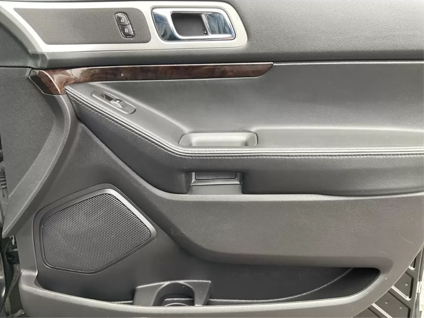 2015 Ford Explorer Limited (1FM5K8F84FG) with an 3.5L V-6 DOHC engine, located at 8750 N County Rd 25A, Piqua, OH, 45356, (937) 908-9800, 40.164391, -84.232513 - **Adventure Awaits in the 2015 Ford Explorer Limited at Advantage Car and Credit - Piqua!**<br /> <br /> Whether you're a growing family in need of a spacious vehicle or an adventurous spirit looking for the perfect road trip companion, this 2015 Ford Explorer Limited is ready to elevate your lifest - Photo#20