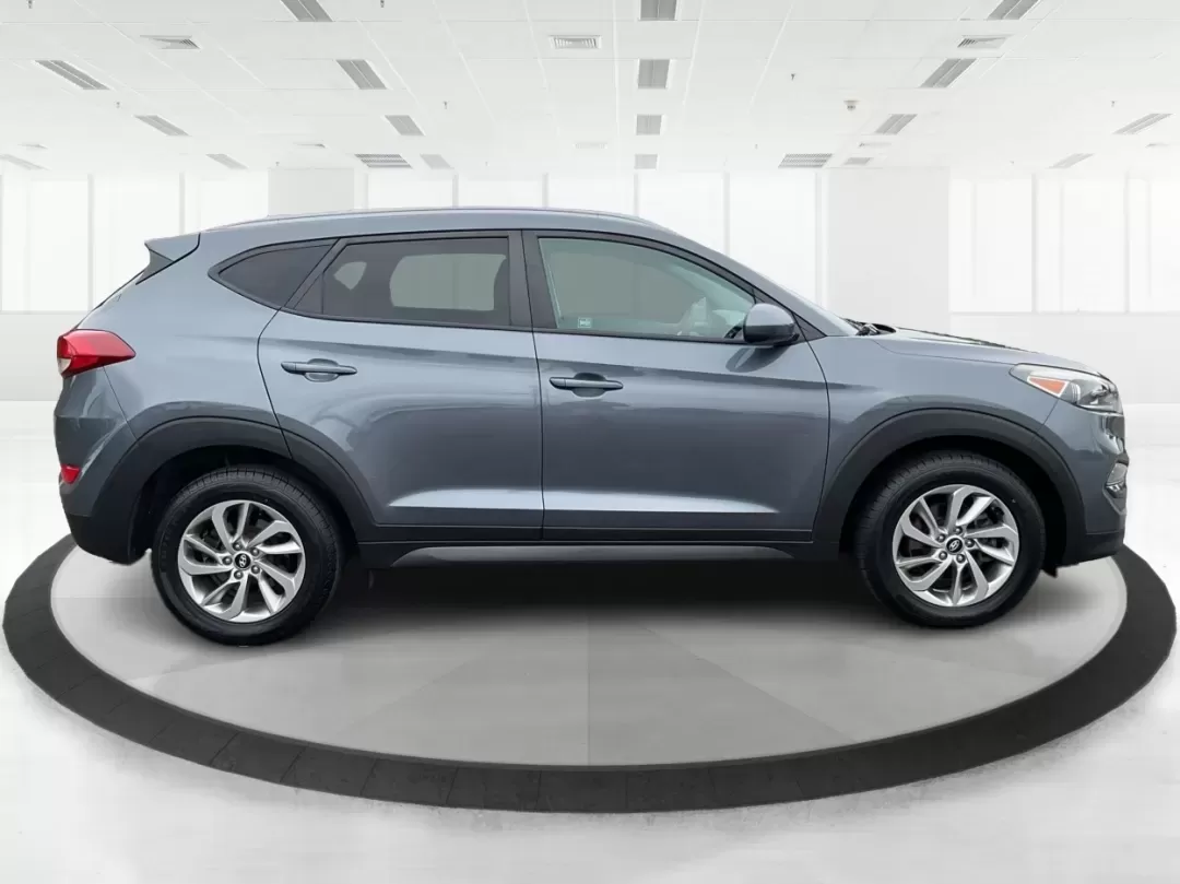 2016 Hyundai Tucson SE (KM8J3CA43GU) with an Nu 2L I-4 gasoline direct injection engine, located at 880 E. National Road, Vandalia, OH, 45377, (937) 908-9800, 39.891918, -84.183594 - **Elevate Your Daily Drive with the 2016 Hyundai Tucson SE Perfect for Your Active Lifestyle!**<br /> <br /> Are you in search of a reliable vehicle that fits your busy lifestyle? The 2016 Hyundai Tucson SE, available now at Advantage Car and Credit in Piqua, OH, is the ultimate SUV for those on th - Photo#1
