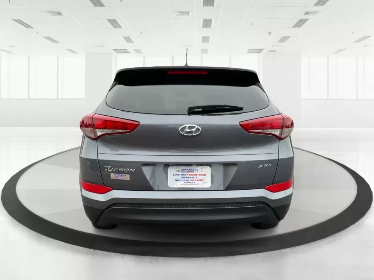 2016 Hyundai Tucson SE (KM8J3CA43GU) with an Nu 2L I-4 gasoline direct injection engine, located at 880 E. National Road, Vandalia, OH, 45377, (937) 908-9800, 39.891918, -84.183594 - **Elevate Your Daily Drive with the 2016 Hyundai Tucson SE Perfect for Your Active Lifestyle!**<br /> <br /> Are you in search of a reliable vehicle that fits your busy lifestyle? The 2016 Hyundai Tucson SE, available now at Advantage Car and Credit in Piqua, OH, is the ultimate SUV for those on th - Photo#3